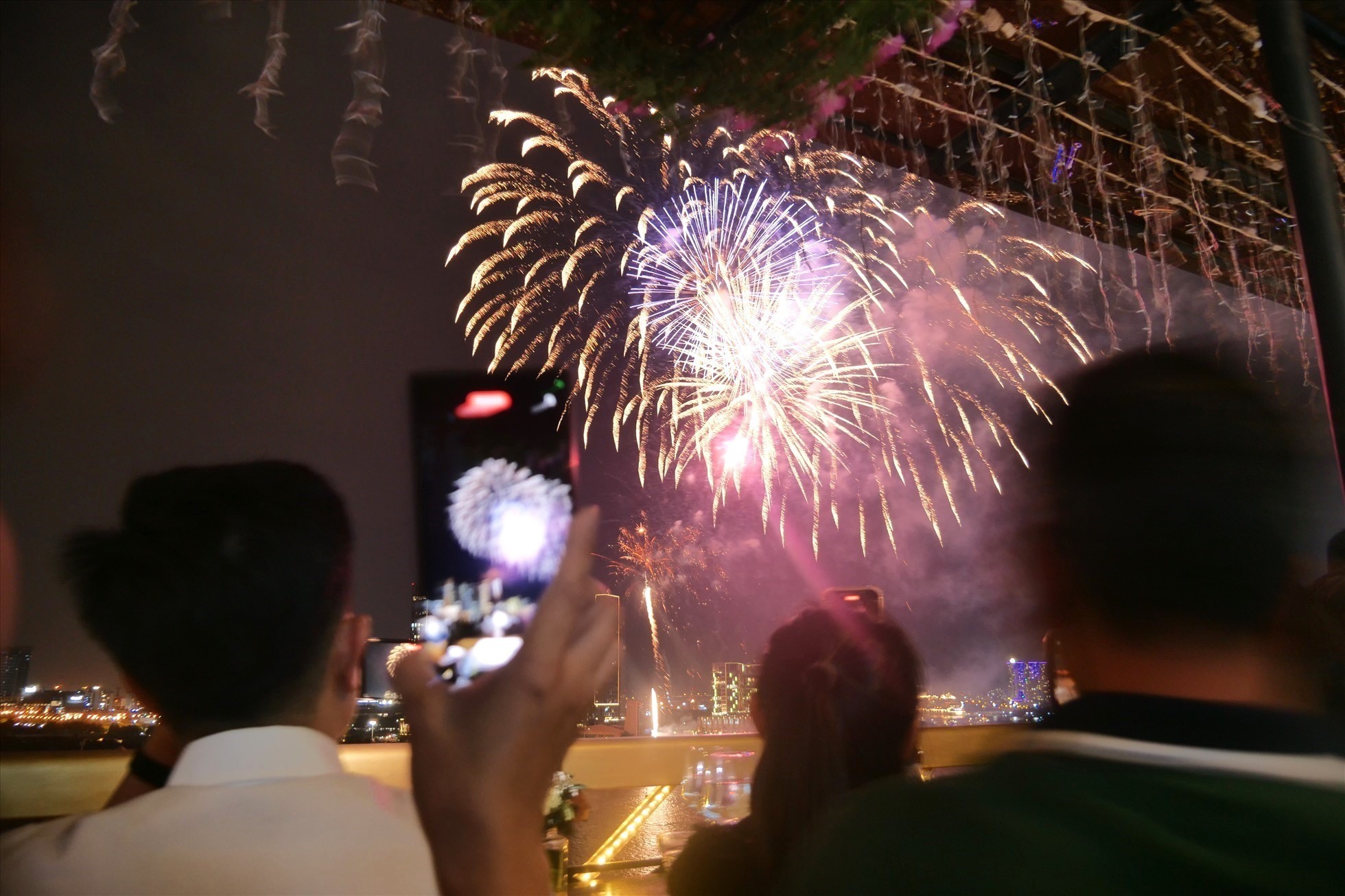 TP Hồ Chí Minh sẽ tổ chức bắn pháo hoa để kỷ niệm 48 năm ngày Giải phóng miền Nam và Thống nhất Đất nước (30.4.1975 – 30.4.2023). Ảnh: Anh Tú