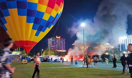 Một khinh khí cầu bốc cháy và phát nổ tại Lễ hội khinh khí cầu Quốc tế lần II năm 2023 tại TP. Tuyên Quang. Ảnh cắt từ video.