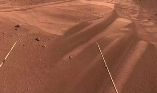 Một đụn cát trên sao Hỏa do tàu Chúc Dung của Trung Quốc chụp được trước khi ngủ đông vào tháng 5.2022. Ảnh: CNSA