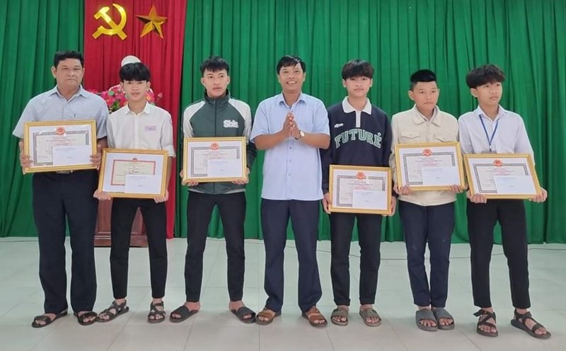 Thanh Hóa: Nam thanh niên lao xuống dòng kênh cứu người đàn ông đuối nước