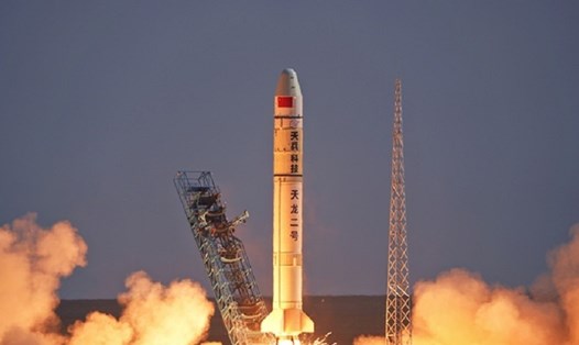 Tên lửa Thiên Long 2 được phóng đi từ trung tâm phóng vệ tinh Tửu Tuyền, Trung Quốc, ngày 2.4.2023. Ảnh: Xinhua