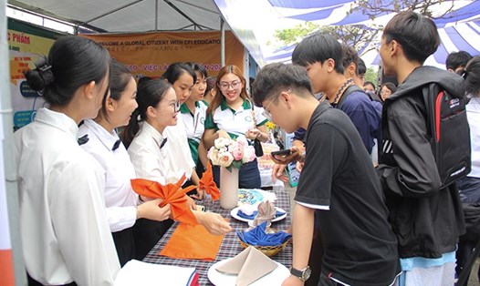 Hơn 4.000 học sinh Đà Nă3xng tham gia Ngày hội tư vấn, tuyển sinh giáo dục nghề nghiệp. Ảnh: Thanh Thảo