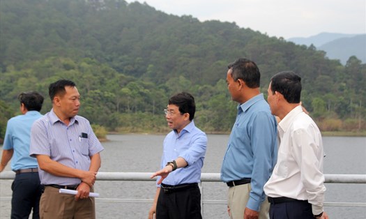Đoàn Công tác của Ban Kinh tế Trung ương kiểm tra thực tế công tác giữ rừng, phát triển rừng ở Đắk Lắk. Ảnh: Phan Tuấn