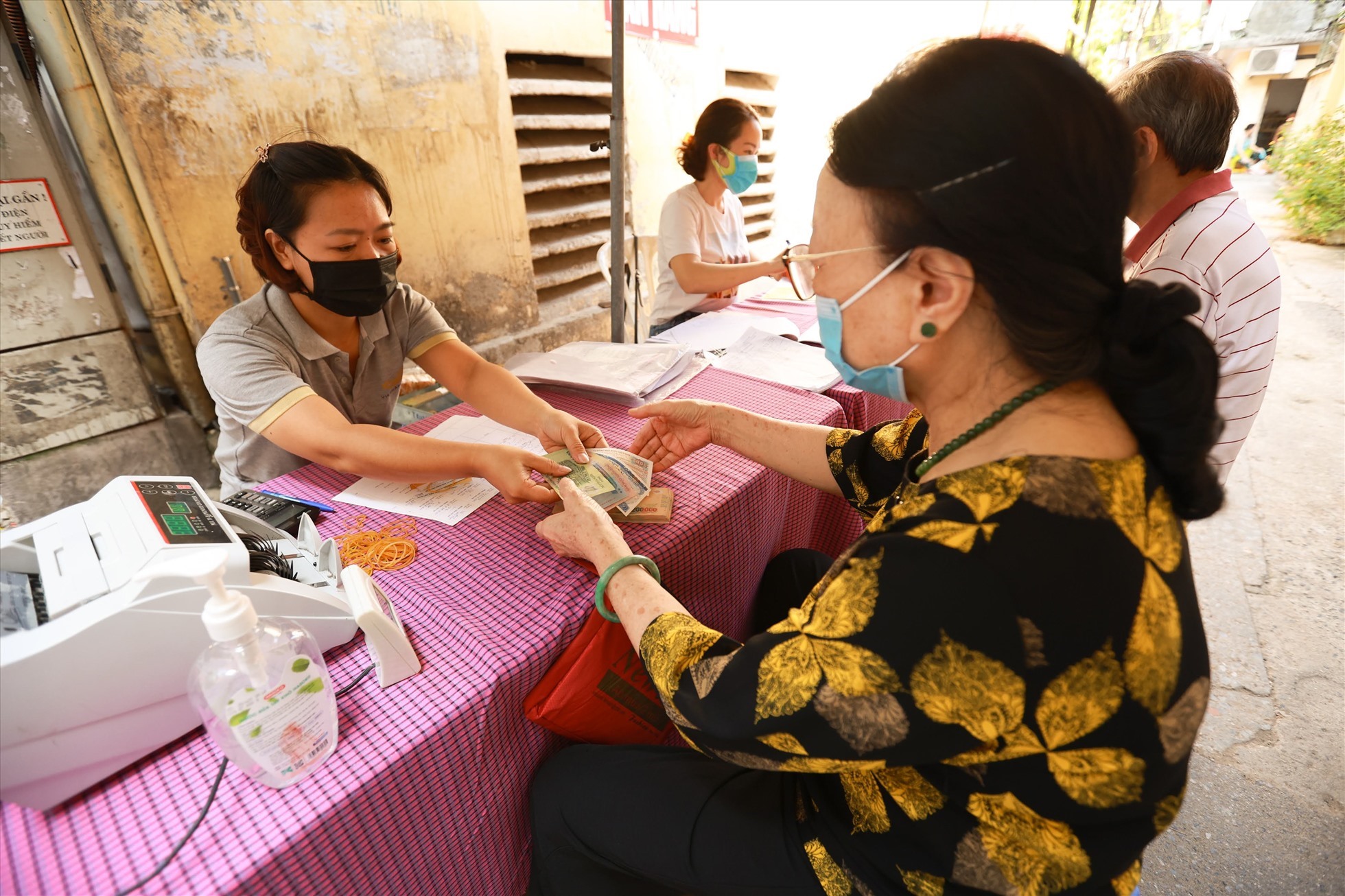 Người lao động sẽ được gia tăng quyền lợi nếu phương án thứ 2 về đóng BHXH được thông qua. Ảnh minh họa: Hải Nguyễn