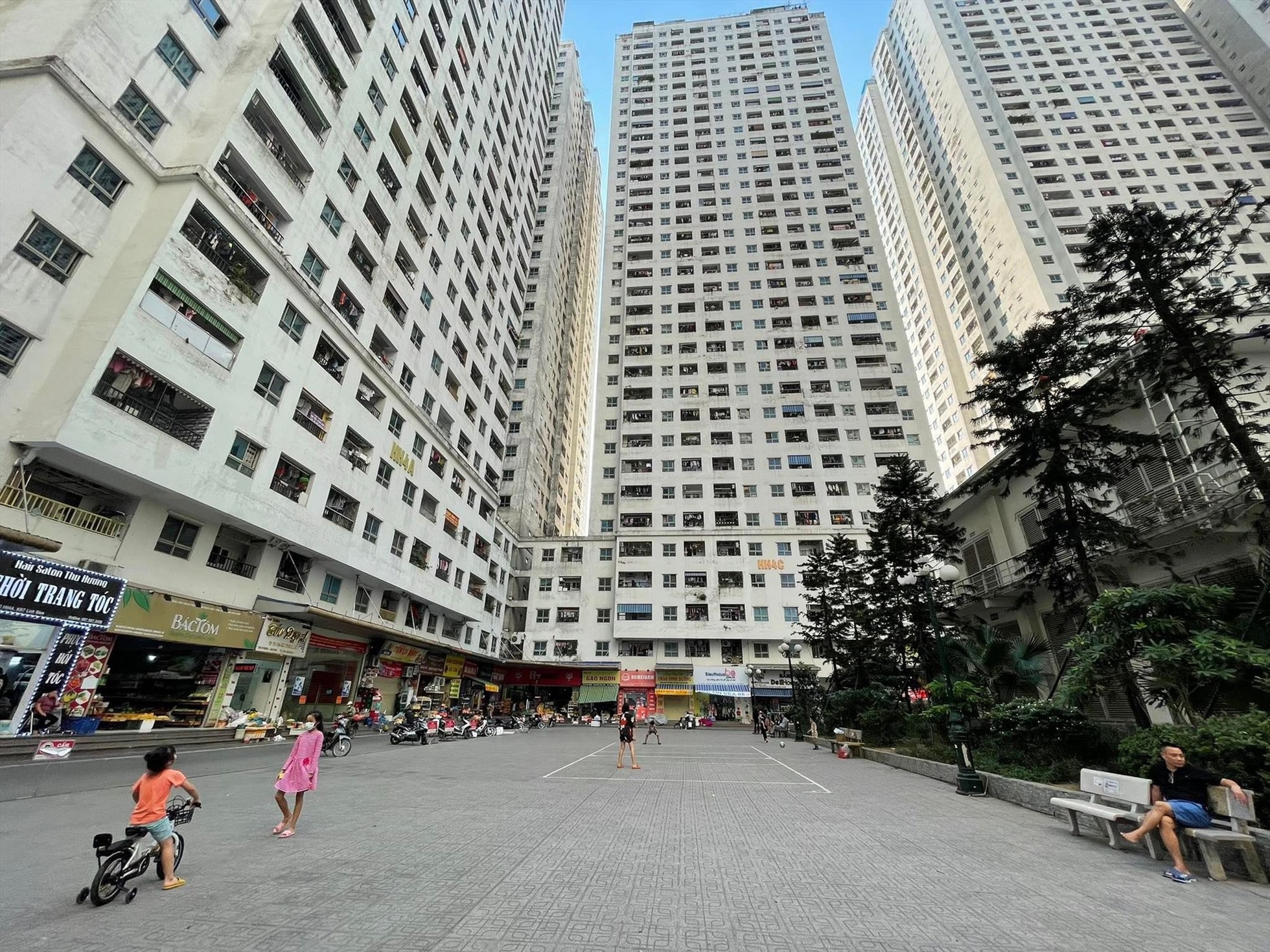 Khu chung cư HH Linh Đàm đã bàn giao cho cư dân về ở từ năm 2016, nhưng do công trình có nhiều vi phạm nên các căn hộ vẫn chưa được cấp sổ. Ảnh: Minh Ngọc