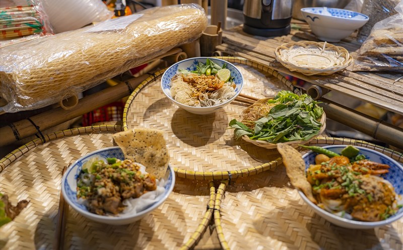 Những tô bún thơm ngon tại lễ hội. Ảnh: Quảng An