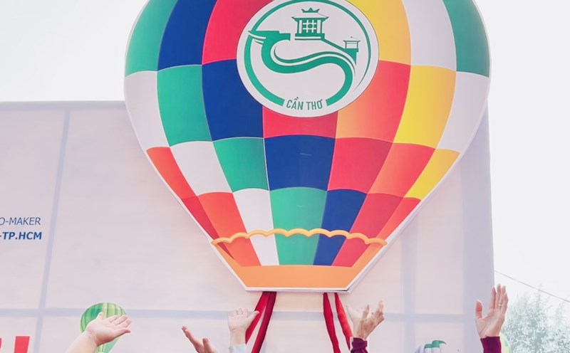 Check-in tại Lễ hội khinh khí cầu Cần Thơ năm 2023.