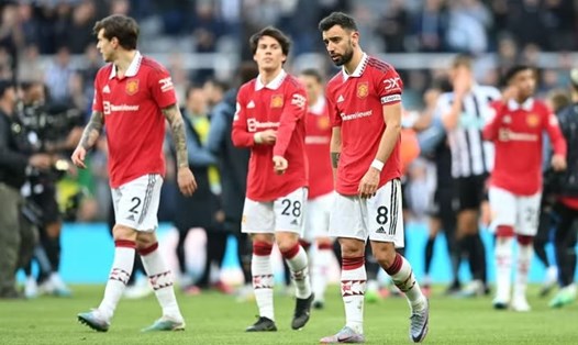 Các cầu thủ Man United rệu rã trong thất bại trước Newcastle.  Ảnh: Manchester United