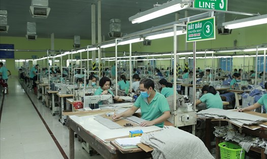 Rất nhiều lao động nam trong ngành Dệt may có thành tích công việc cao và thu nhập tốt (ảnh minh hoạ). Ảnh: Đoàn Văn Dũng