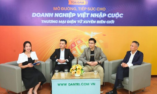Tọa đàm trực tuyến “Mở đường, Tiếp sức cho doanh nghiệp Việt nhập cuộc thương mại điện tử xuyên biên giới. Ảnh: Doanh nghiệp cung cấp