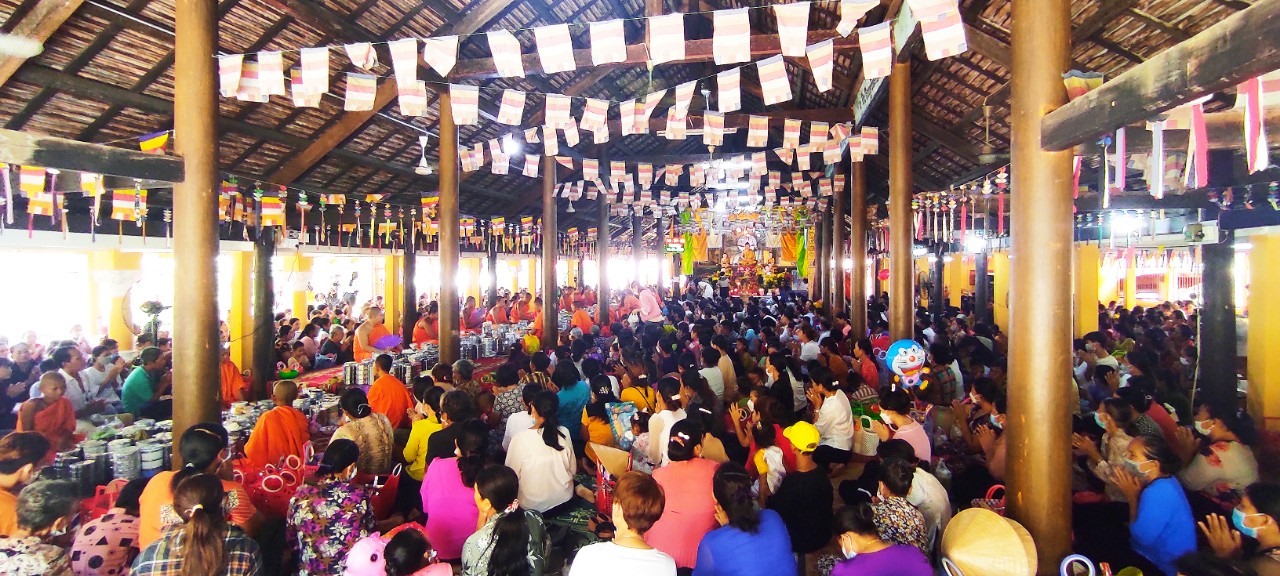 Tết cổ truyền của đồng bào dân tộc Khmer Nam bộ. Ảnh: Nhật Hồ