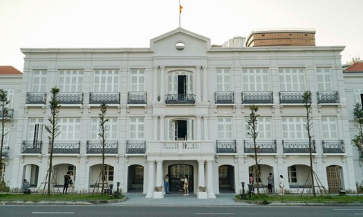 Tòa thị chính Đà Nẵng nằm ở số 42 Bạch Đằng là một trong những tòa kiến trúc Pháp có tuổi đời trên 120 năm tuổi. Ảnh: Văn Trực