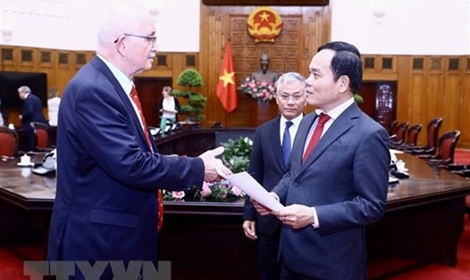 Phó Thủ tướng Trần Lưu Quang và ông Udo Bullmann - Chủ tịch Tiểu ban Nhân quyền Nghị viện châu Âu. Ảnh: TTXVN