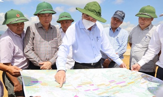Đoàn công tác của UBND tỉnh Đắk Lắk khảo sát dự án cao tốc Khánh Hòa - Buôn Ma Thuột. Ảnh: Cao Nguyên
