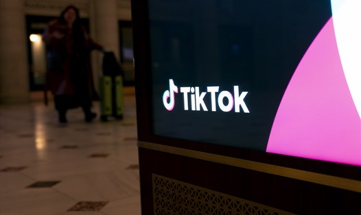 TikTok đang phải đối mặt với hình phạt lên tới 12,7 triệu bảng Anh vì để trẻ dưới 13 tuổi dùng ứng dụng mà không có sự cho phép của phụ huynh. Ảnh: AFP