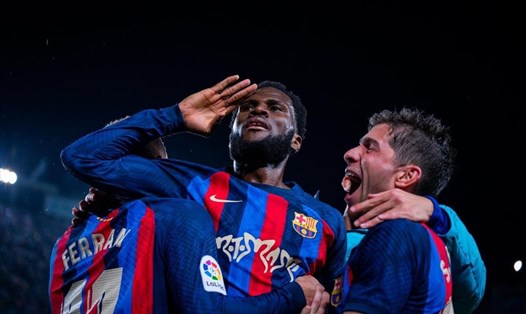 Franck Kessie (chính giữa) luôn biết cách tỏa sáng mỗi khi Barcelona cần.  Ảnh: FC Barcelona