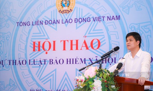 Phó Chủ tịch Tổng LĐLĐVN Ngọ Duy Hiểu phát biểu khai mạc hội thảo. Ảnh: Hải Nguyễn