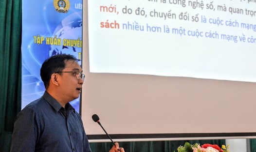 LĐLĐ  thành phố Đà Nẵng tập huấn chuyển đổi số và ứng dụng công nghệ thông tin trong hoạt động Công đoàn cho hơn 150 cán bộ CĐCS. Ảnh: Tường Minh