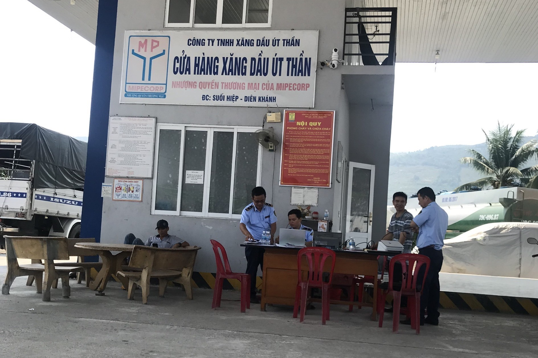 Công ty TNHH Xăng dầu Cam Hiệp bị phạt với số tiền 52,5 triệu đồng. Ảnh: Nguyễn Nguyên