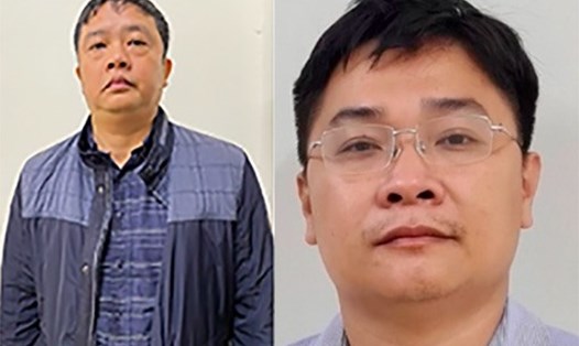Hai bị can Vũ Hồng Quang, Ngô Quang Tuấn (từ trái qua) nhận tiền của doanh nghiệp trong vụ chuyến bay giải cứu. Ảnh: Bộ Công an