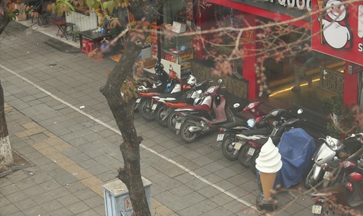 Vỉa hè nhiều tuyến phố trên địa bàn Thành phố Hà Nội đã được duy trì trật tự. 
Ảnh: Vĩnh Hoàng