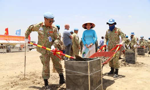 Lễ khởi công xây dựng doanh trại thông minh cho Đội Công binh Việt Nam tại căn cứ Highway diễn ra ngày 5.4. Ảnh: Đội Công binh Việt Nam tại Nam Sudan