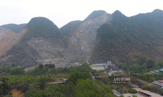 UBND tỉnh Hoà Bình yêu cầu các sở, ngành, UBND huyện Lương Sơn và Công ty Nam Phương tạm dừng việc khai thác khoáng sản tại mỏ đá Lộc Môn. Ảnh: Minh Nguyễn