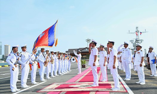 Lễ đón đoàn công tác Vùng 5 Hải quân Nhân dân Việt Nam tại Căn cứ Ream (Campuchia). Ảnh: Vùng 5 Hải quân