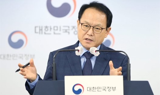 Bộ trưởng Bộ Quản lý Nhân sự Hàn Quốc Kim Seung-ho phát biểu trong cuộc họp. Ảnh: Bộ Quản lý Nhân sự Hàn Quốc