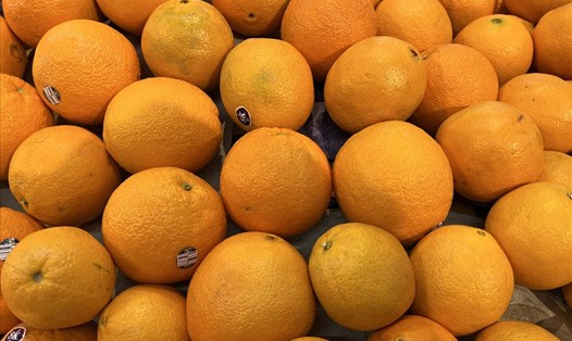 Nhiều loại trái cây giàu vitamin C như cam, chanh, bưởi, dâu tây… Ảnh: Kiều Vũ