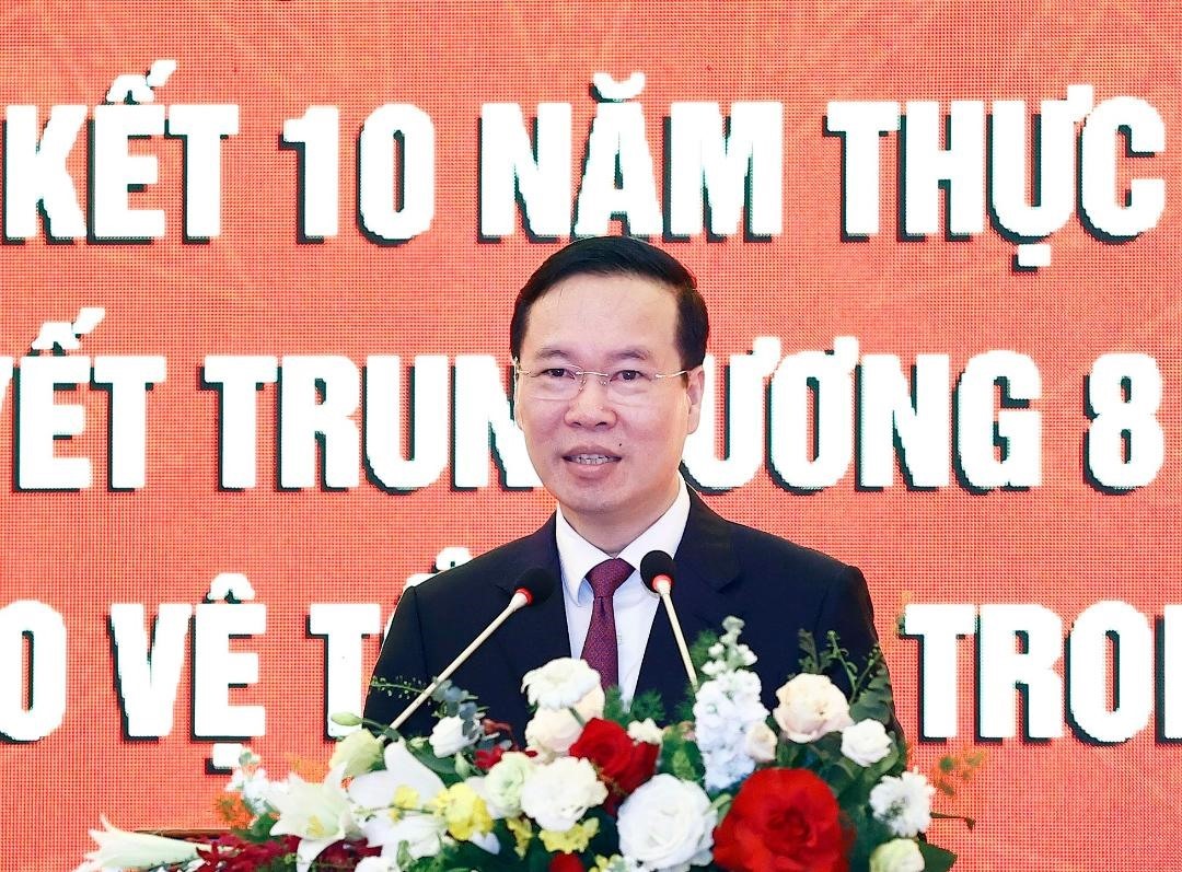 Chủ tịch nước Võ Văn Thưởng phát biểu chỉ đạo Hội nghị Tổng kết 10 năm thực hiện Nghị quyết Trung ương 8 khóa XI về “Chiến lược bảo vệ Tổ quốc trong tình hình mới". Ảnh: TTXVN