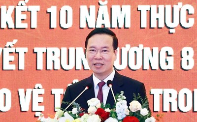 Chủ tịch nước Võ Văn Thưởng phát biểu chỉ đạo Hội nghị Tổng kết 10 năm thực hiện Nghị quyết Trung ương 8 khóa XI về “Chiến lược bảo vệ Tổ quốc trong tình hình mới". Ảnh: TTXVN