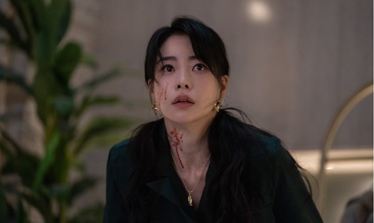 Diễn viên Hàn Quốc Lim Ji-yeon trong vai Park Yeon-jin trong phim The Glory. Ảnh: Netflix