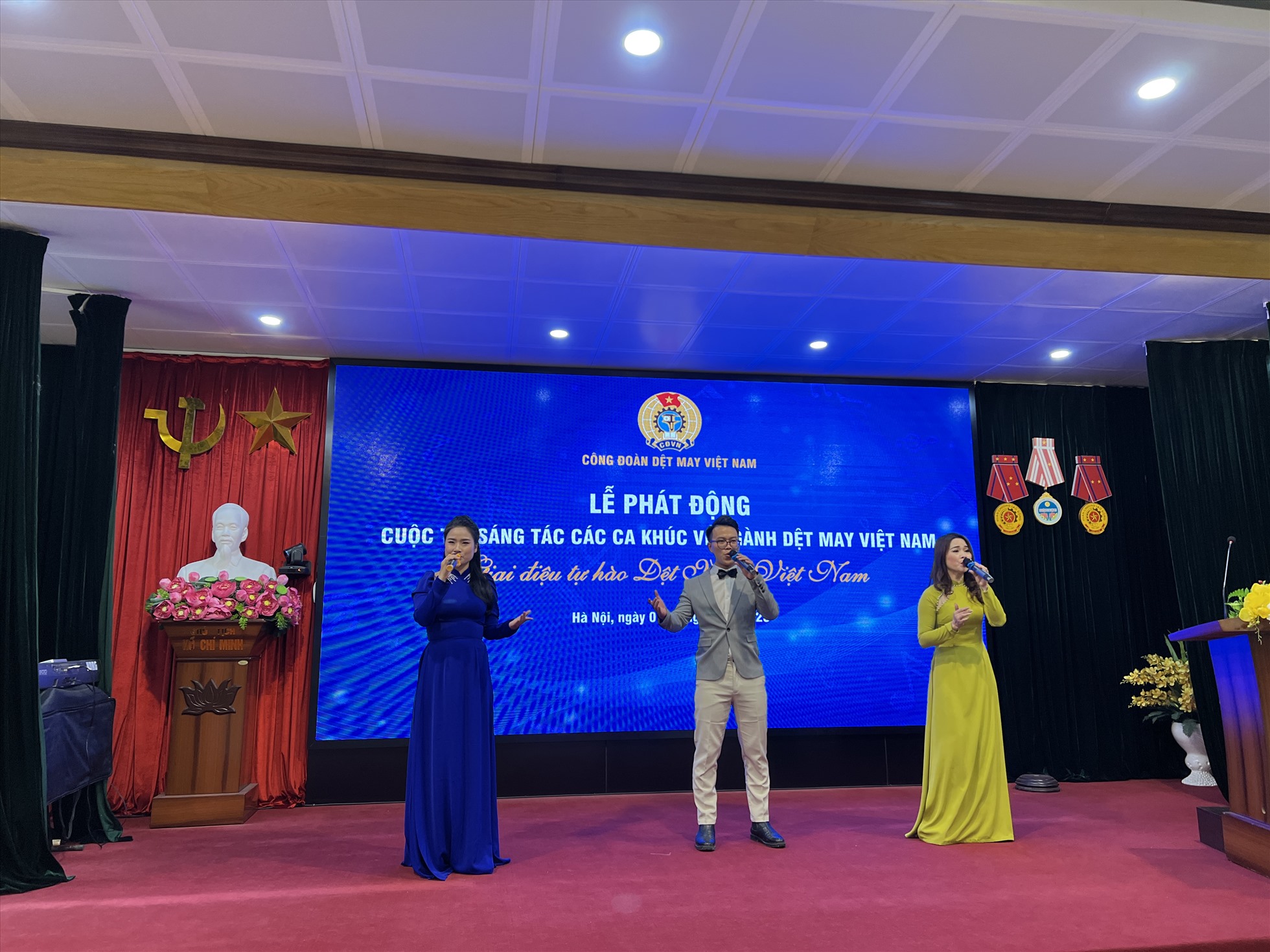 Một tiết mục văn nghệ do đoàn viên, người lao động ngành Dệt May Việt Nam thể hiện tại lễ phát động. Ảnh: Kiều Vũ