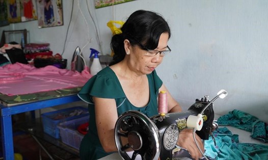 Hộ bà Trần Thị Bé Bảy có 7 người sinh sống trong căn nhà được cấp ở khu dân cư vượt lũ cũng được thông báo thu hồi của UBND huyện Châu Thành. Ảnh: Văn Sỹ
