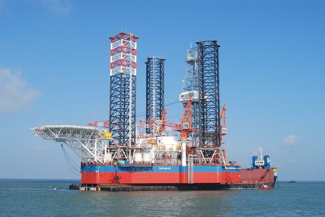 Giá dầu hướng tới tuần tăng thứ ba liên tiếp do thị trường cân nhắc những yếu tố có định hướng khác nhau. Ảnh minh họa: Tập đoàn Dầu khí