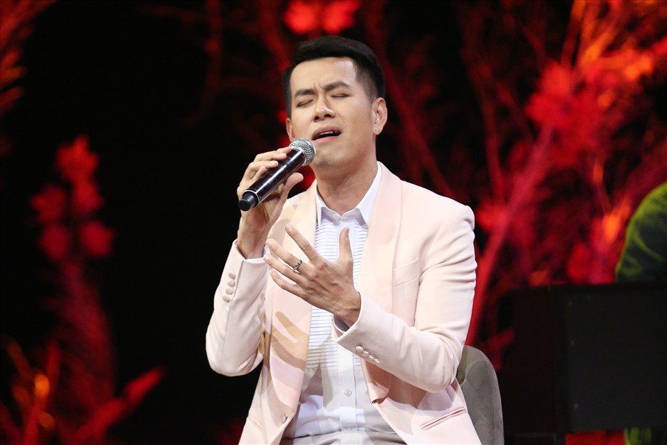 Ca sĩ Hồ Trung Dũng. Ảnh: Bee