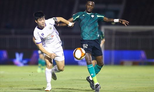 TP Hồ Chí Minh nỗ lực bất thành trước Hà Nội FC. Ảnh: Thanh Vũ