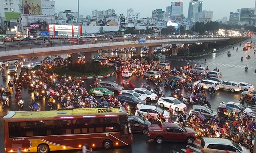 Ngã tư Hàng Xanh là một trong 24 điểm nóng ùn tắc giao thông ở TP Hồ Chí Minh. Ảnh: Anh Tú