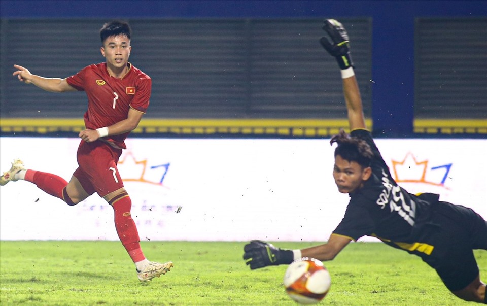 Các tiền đạo U22 Việt Nam đã tận dụng tốt các cơ hội được tạo ra, qua đó có 2 bàn thắng trước U22 Lào. Ảnh: Thanh Vũ