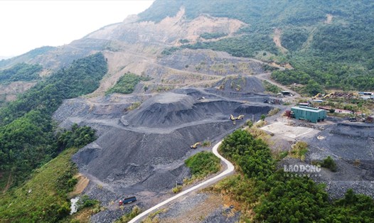 Các đối tượng đã tổ chức khai thác than trái phép tại mỏ Minh Tiến (Đại Từ) trong thời gian dài, thu lợi bất chính hàng trăm tỉ đồng. Ảnh: Nguyễn Tùng.