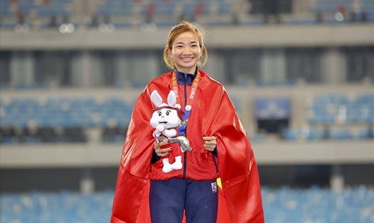 Nguyễn Thị Oanh giành huy chương vàng 3 nội dung 5.000m, 1.500m và 3.000m chướng ngại vật tại SEA Games 32. Ảnh: Thanh Vũ