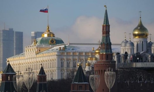 Quốc kỳ Nga trên Điện Kremlin ở Mátxcơva, Nga. Ảnh: Xinhua