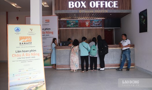 Giới trẻ Đà Nẵng đi xem phim miễn phí trong khuôn khổ Liên hoan phim châu Á Đà Nẵng lần thứ I, 2023.