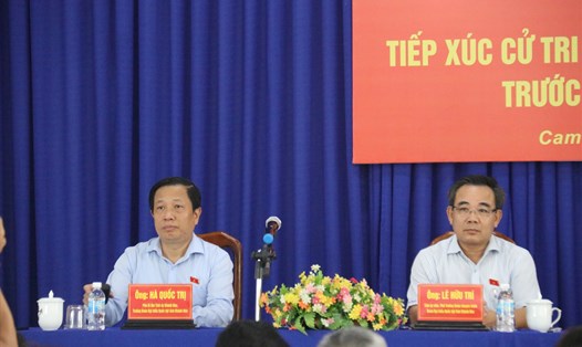 Đoàn Đại biểu Quốc hội tỉnh Khánh Hòa tiếp xúc cử tri công nhân tại Khu Công nghiệp Suối Dầu sáng 11.5. Ảnh: Phương Linh
