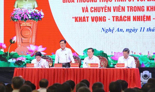 Hội nghị đối thoại giữa Thường trực Tỉnh ủy với lãnh đạo cấp phòng trong Khối Các cơ quan tỉnh Nghệ An. Ảnh: Thành Cường