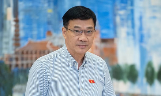 Chủ nhiệm Ủy ban Kinh tế Vũ Hồng Thanh trình bày báo cáo thẩm tra. Ảnh: Phạm Thắng/QH