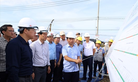 Ban quản lý Dự án 7 báo cáo tình hình triển khai dự án cao tốc Vân Phong - Nha Trang. Ảnh: Hữu Long