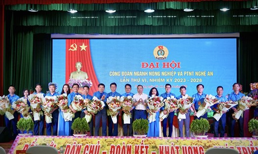Ban Chấp hành Công đoàn ngành Nông nghiệp và PTNT Nghệ An nhiệm kỳ 2023 – 2028. Ảnh: Quỳnh Trang