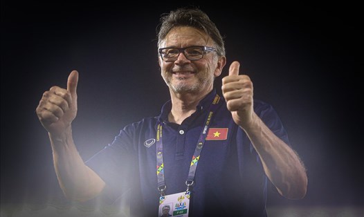 Huấn luyện viên Troussier hài lòng khi U22 Việt Nam hoà U22 Thái Lan. Ảnh: Thanh Vũ
